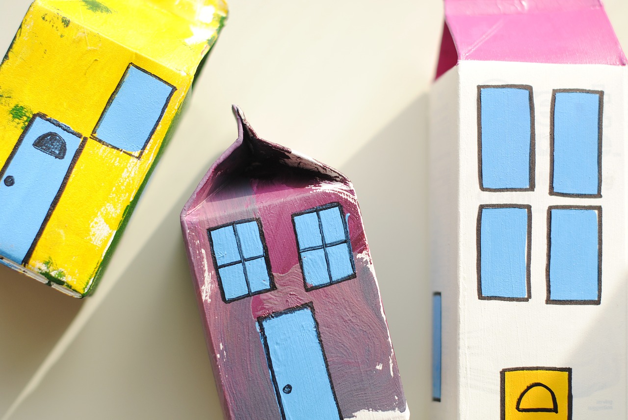 10 Fun Projects for Crafting with Recyclables